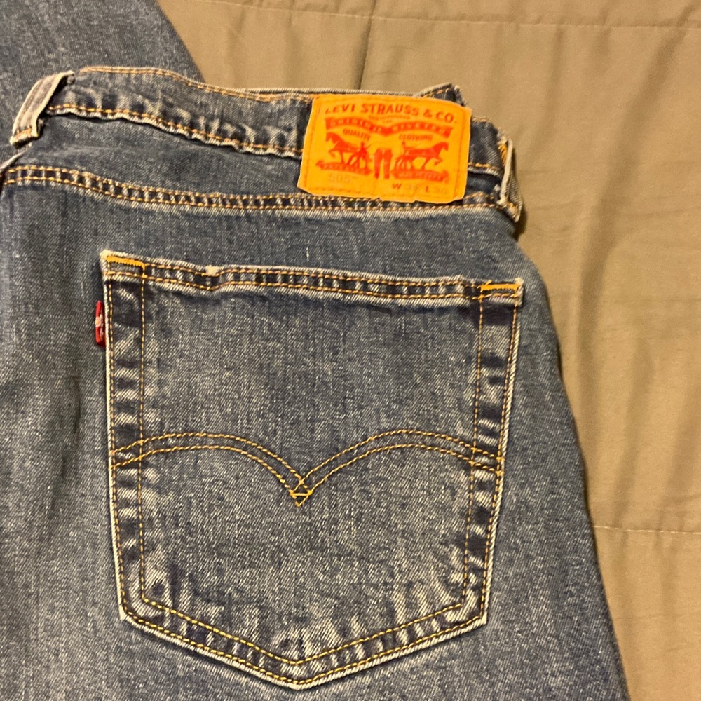 Levi's Relaxed Fit Blue Denim Jeans with Signature Back Pocket